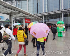 �𱬾W�L���еĈԳ�