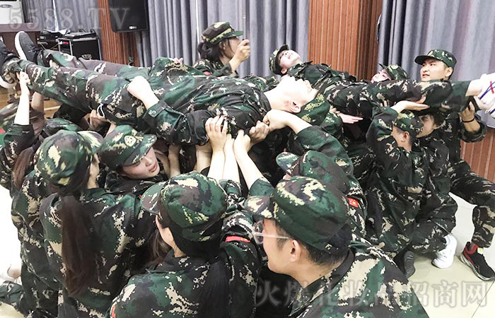 全力以赴,團結(jié)一心,我們是火爆的精英戰(zhàn)士! 全力以赴,團結(jié)一心,我們是火爆的精英戰(zhàn)士!
