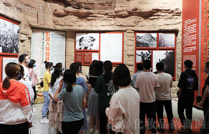 團結(jié)協(xié)作，突破自我！