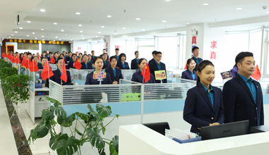 �𱬾W��Ӣ�F�