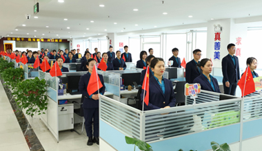 �𱬾W��Ӣ�F�