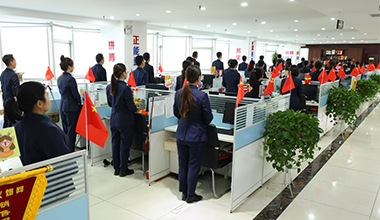 �𱬾W��Ӣ�F�